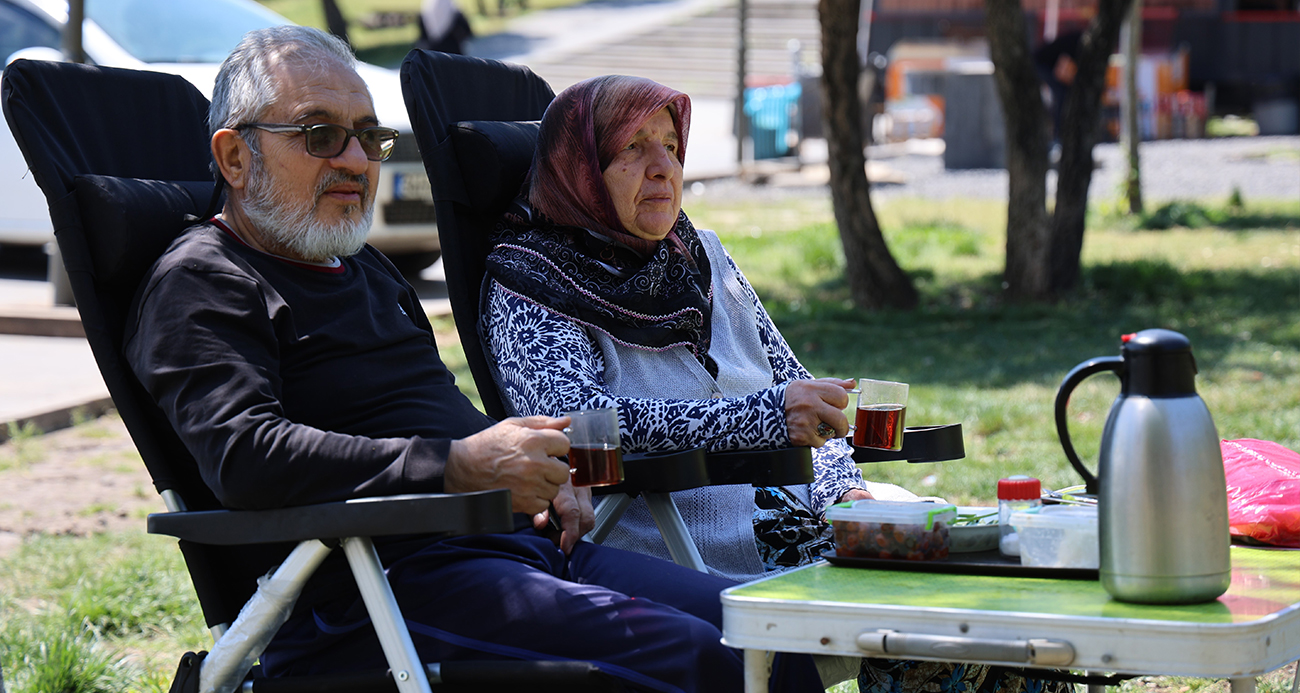 70 yaşındaki çift karavanla Türkiye turunda