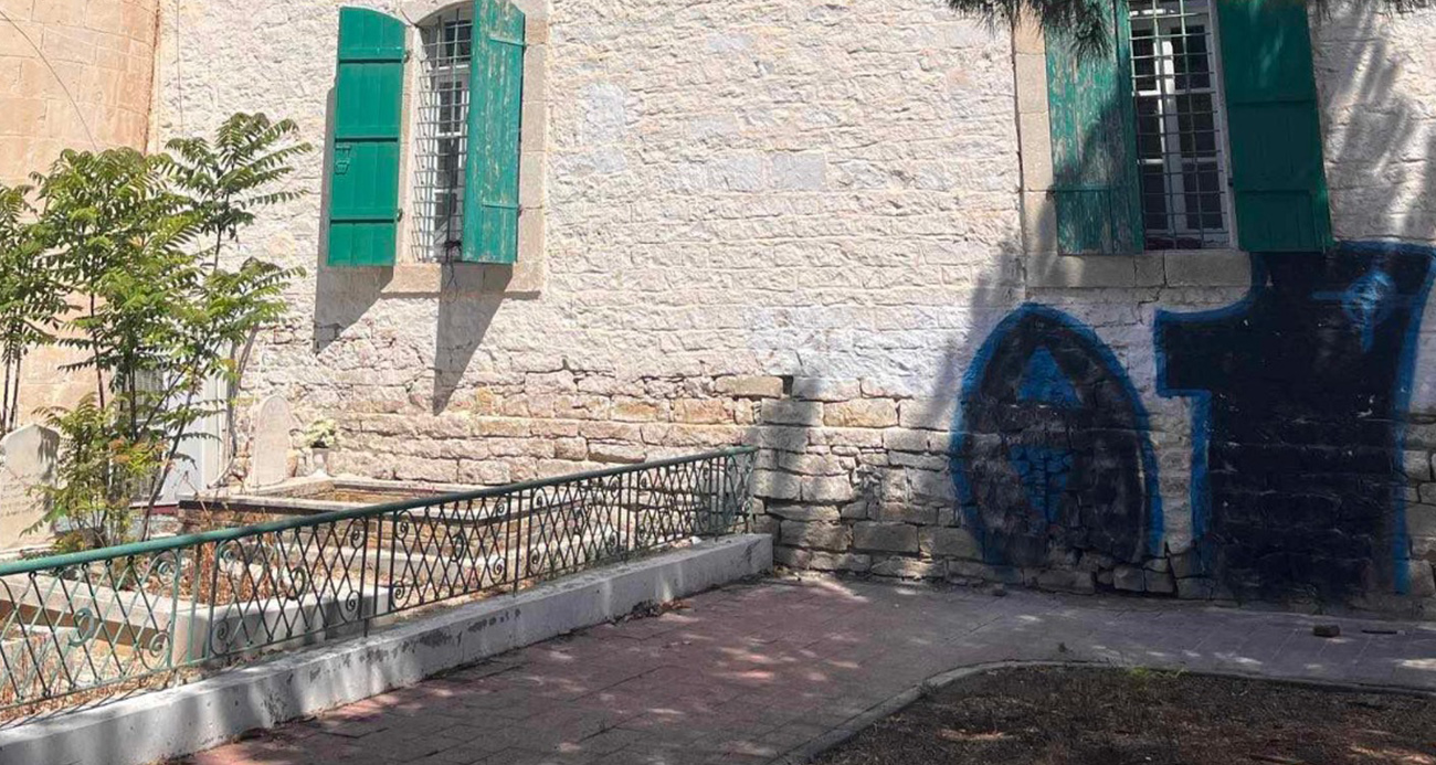 GKRY’deki Arnavut Camisi'ne çirkin saldırı