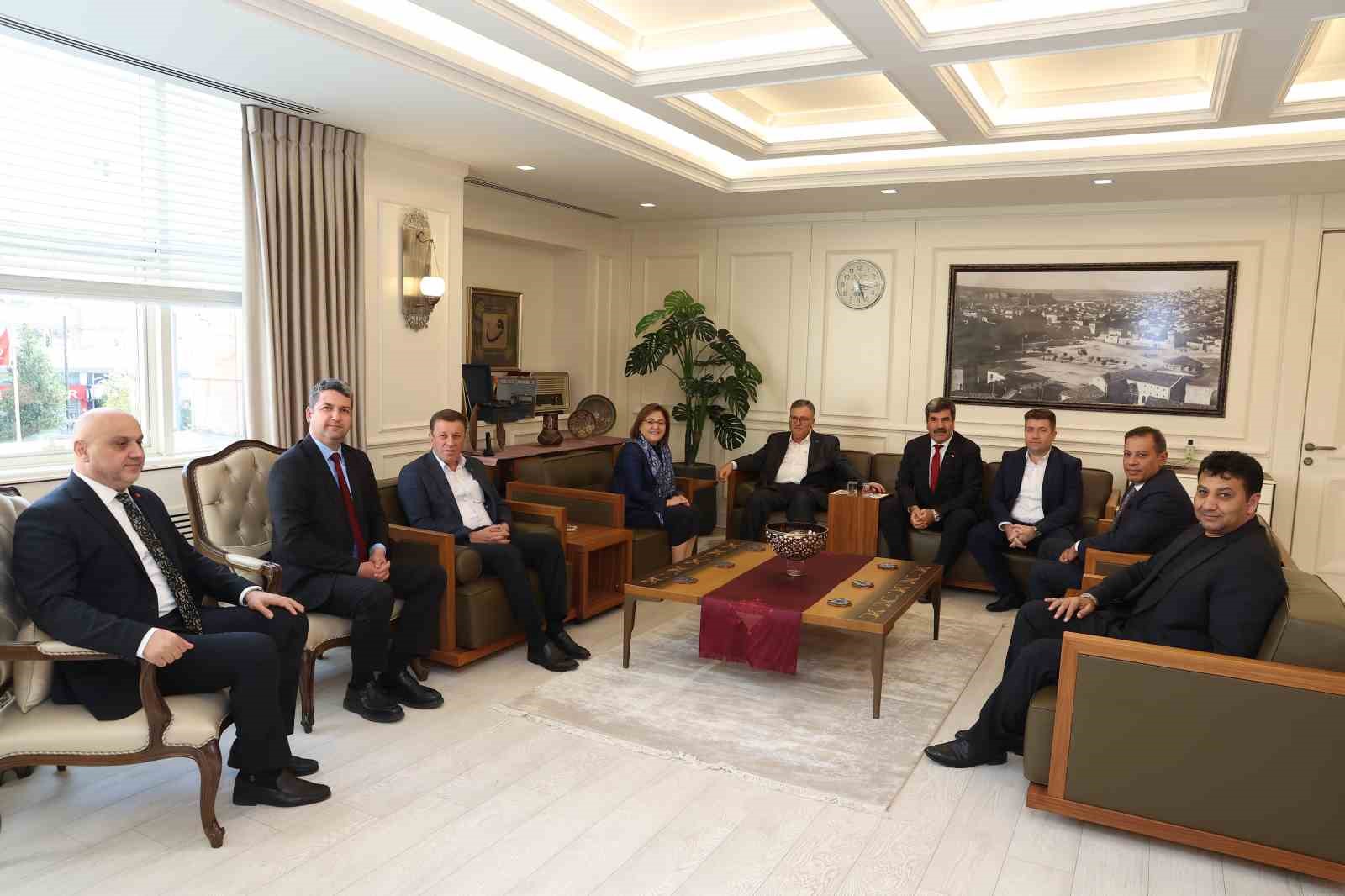 Halı ihracatçıları Şahin’i ziyaret etti