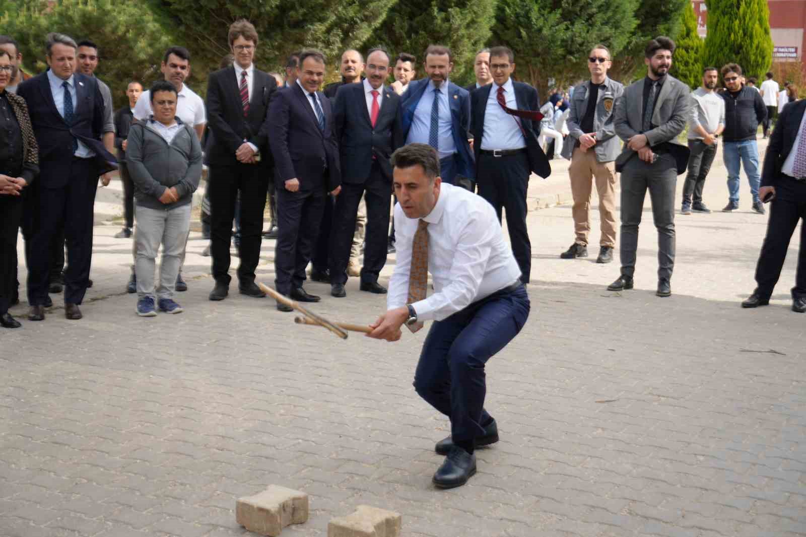 ’Unutulmaya Yüz Tutmuş Geleneksel Oyunlar Şenliği’nde renkli görüntüler oluştu