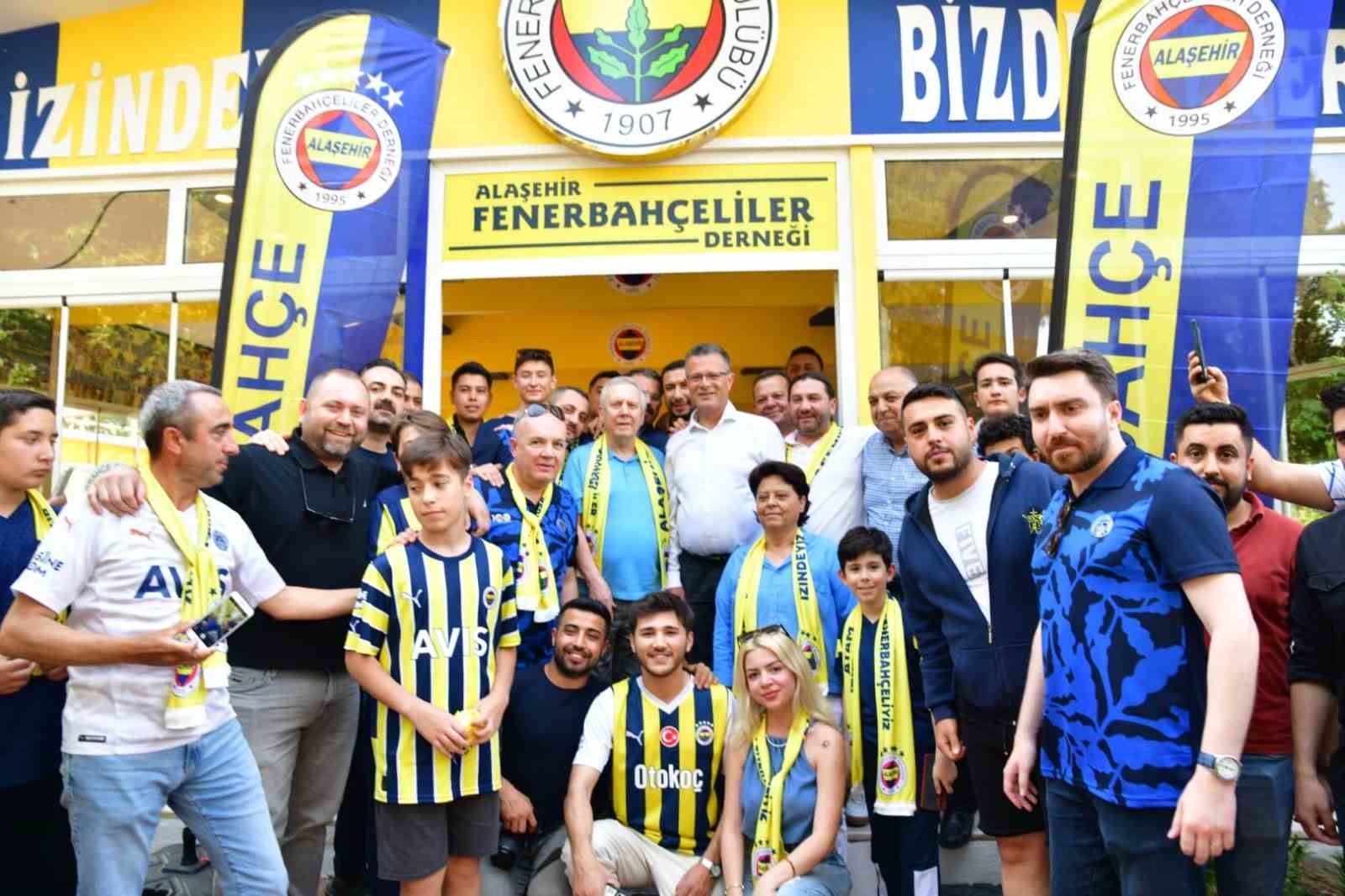 Aziz Yıldırım Manisa’da Fenerbahçeliler Derneği’ni ziyaret etti