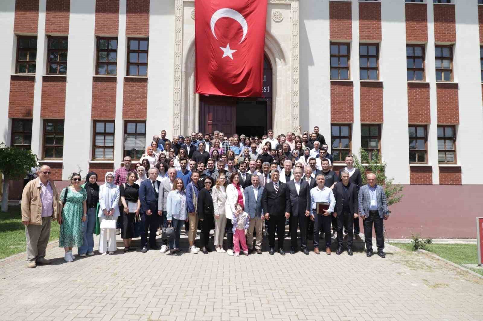 Kütahya Dumlupınar Üniversitesi’nde mezunlar buluşması