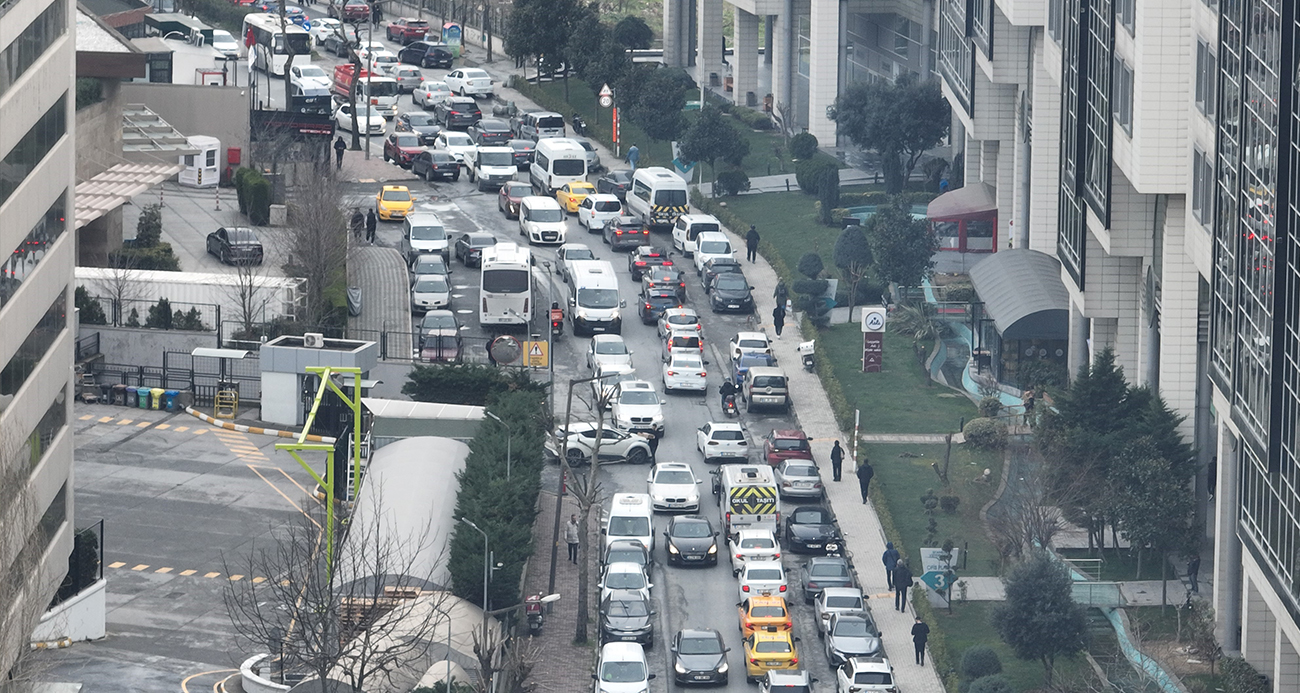 İstanbul’da taşıt yoğunluğu dikkat çekiyor, 53 ilin toplamı kadar araç trafiğe kayıtlı