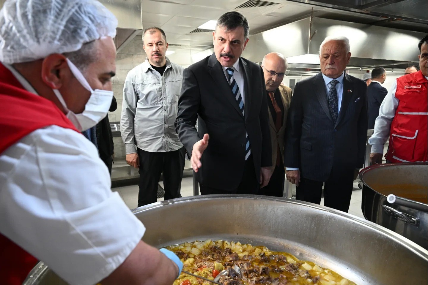 Kızılay’dan her gün bin kişiye sıcak yemek