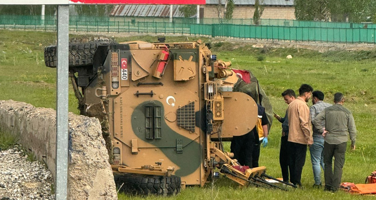 Yüksekova’da askeri araç devrildi: 2 yaralı