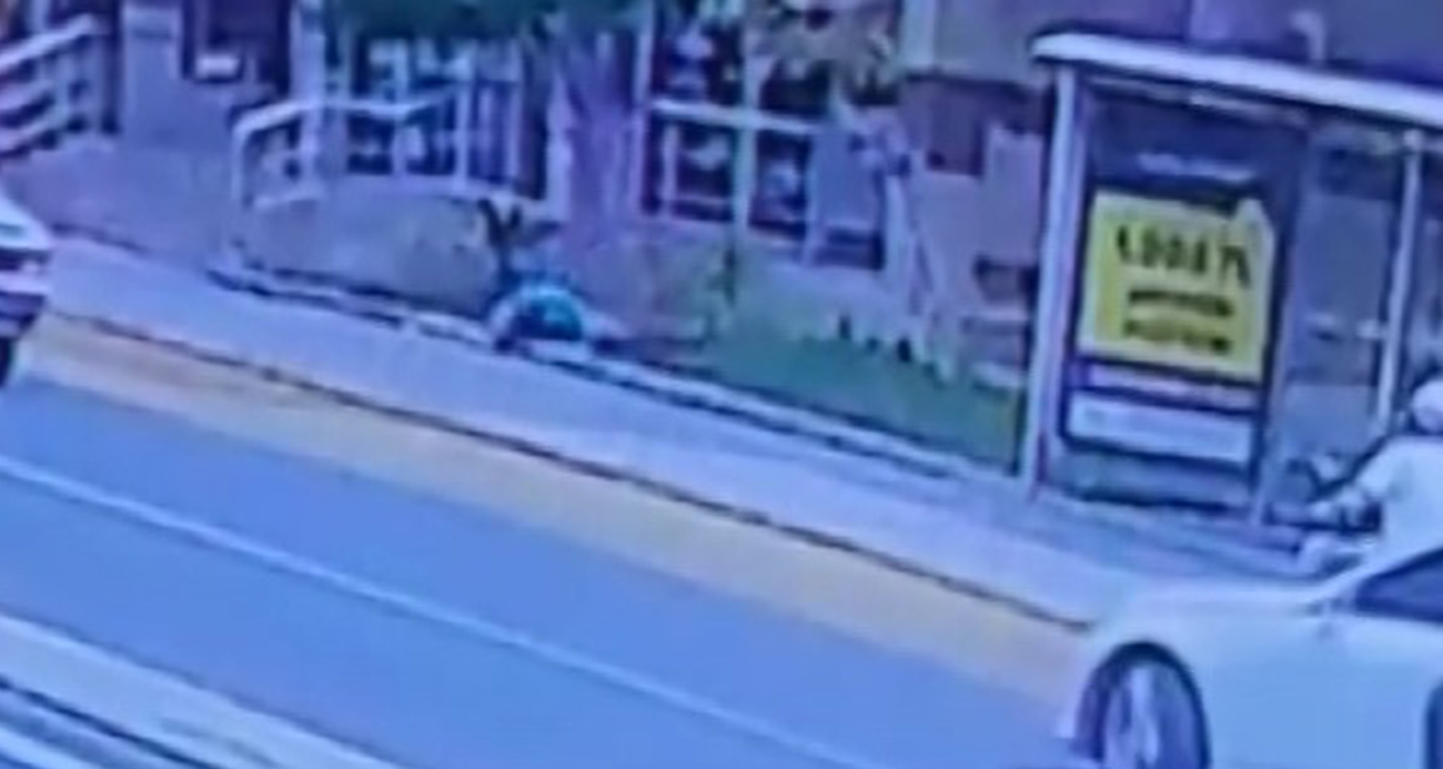 Hastane balkonundan düşen bir kişi yaralandı: O anlar kamerada