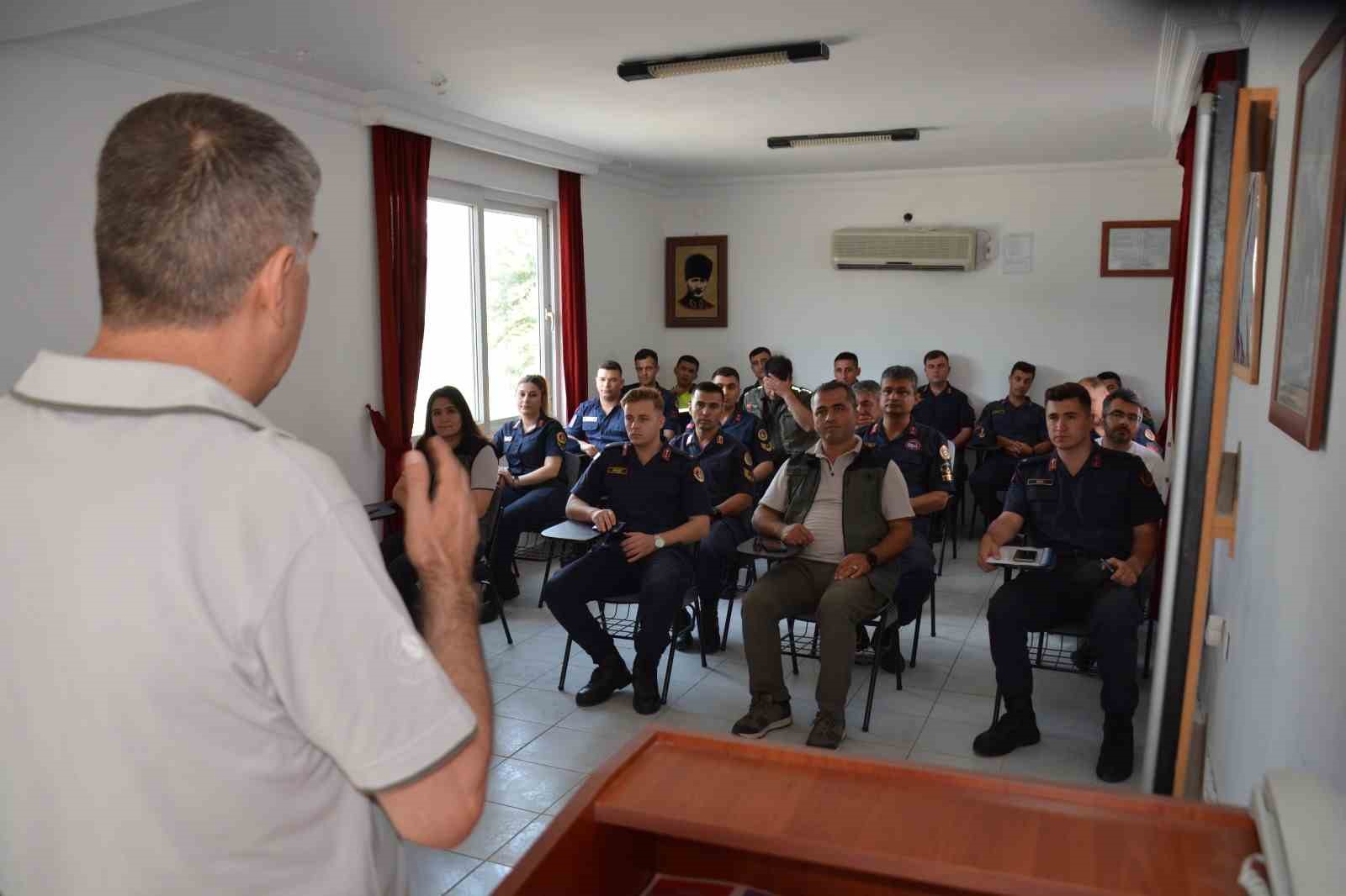 Silifke’de jandarmaya orman yangınlarıyla mücadele eğitimi verildi