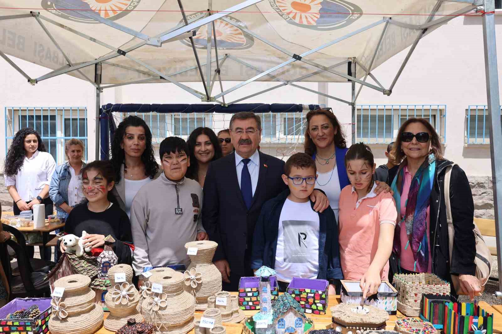 Gölbaşı Belediye Başkanı Odabaşı, Baldudak Ortaokulu’nun geleneksel sergisine katıldı