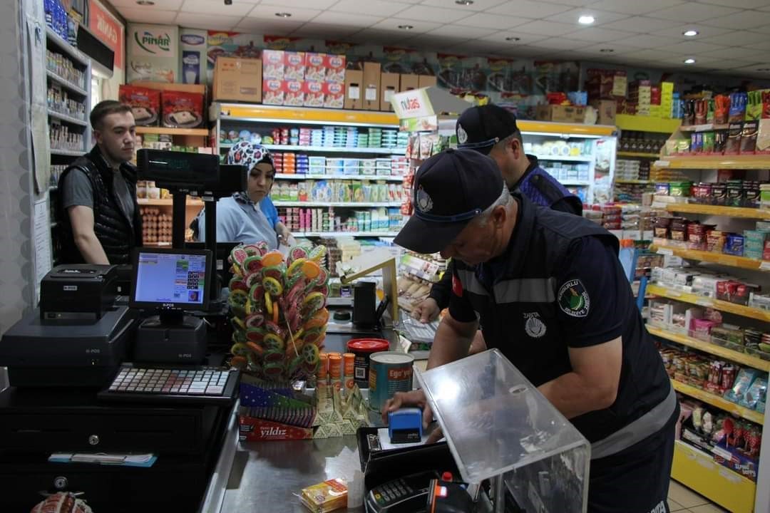 Sungurlu’da zabıta ekipleri ruhsat denetimi yaptı