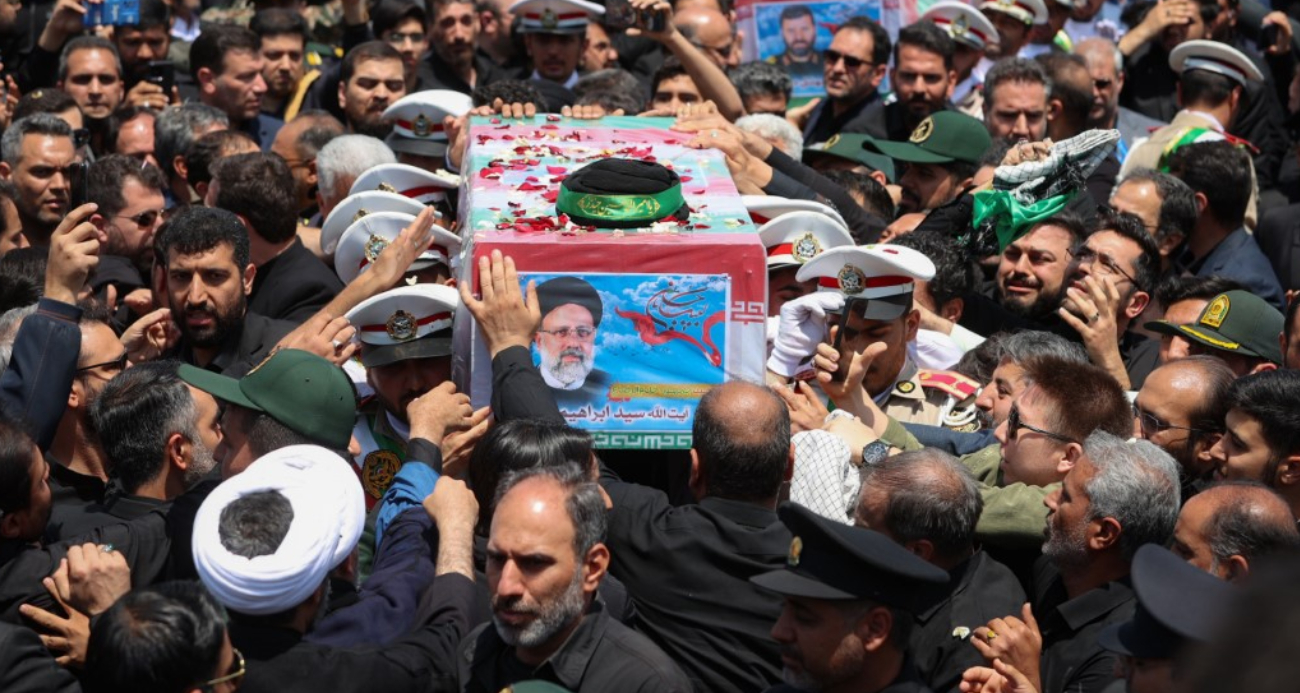 İran Cumhurbaşkanı Reisi’yi 3 milyon kişi son yolculuğuna uğurladı
