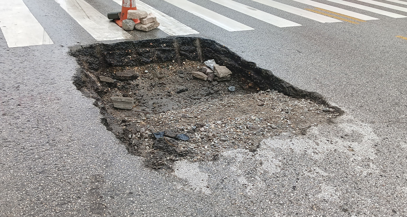 Ankara’da şiddetli yağışta bazı yollar çöktü