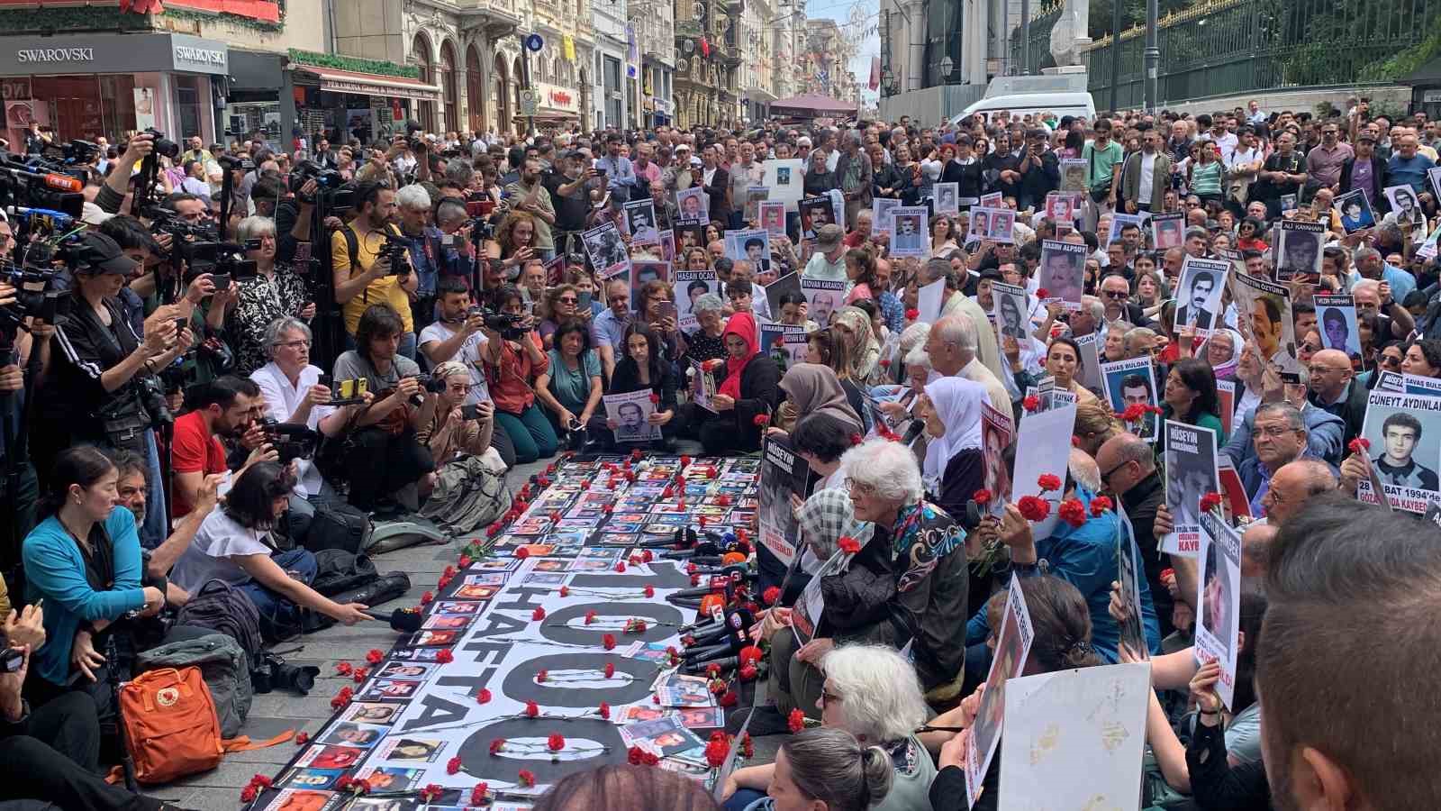 ‘Cumartesi Anneleri’ bininci haftada Galatasaray Meydanı’nda