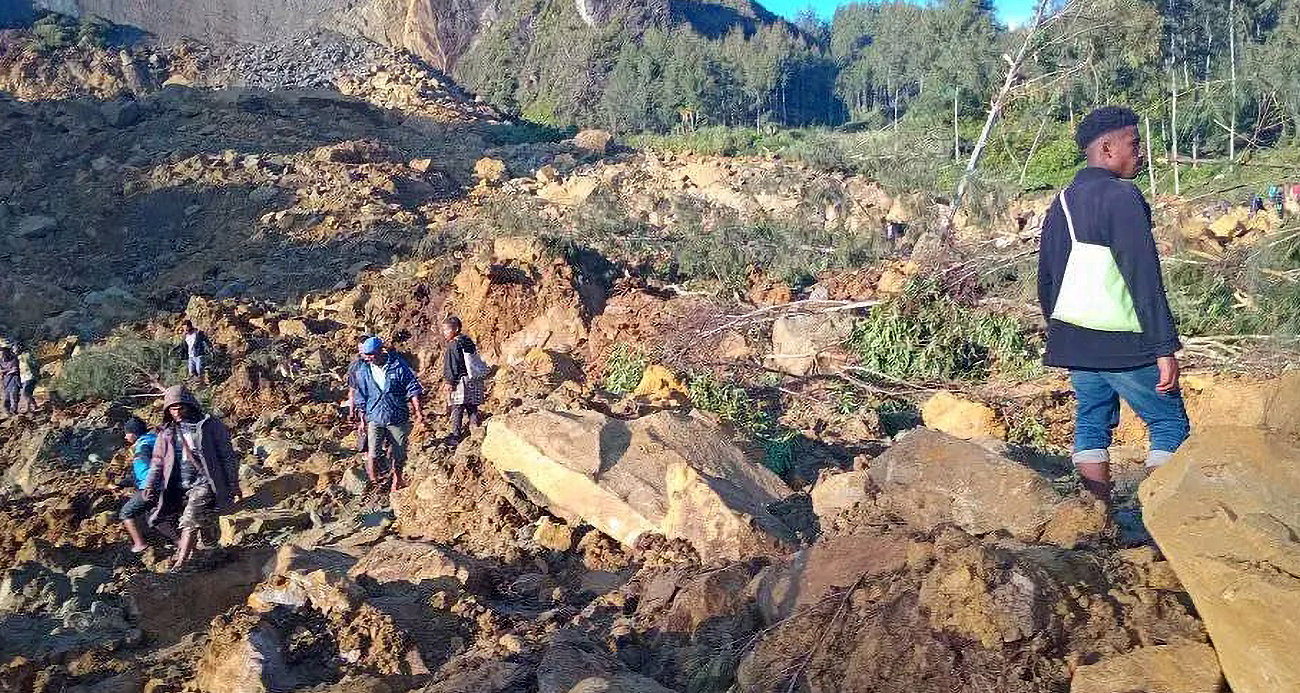 Papua Yeni Gine basını: “Toprak kaymasında 300’den fazla kişi toprak altında”