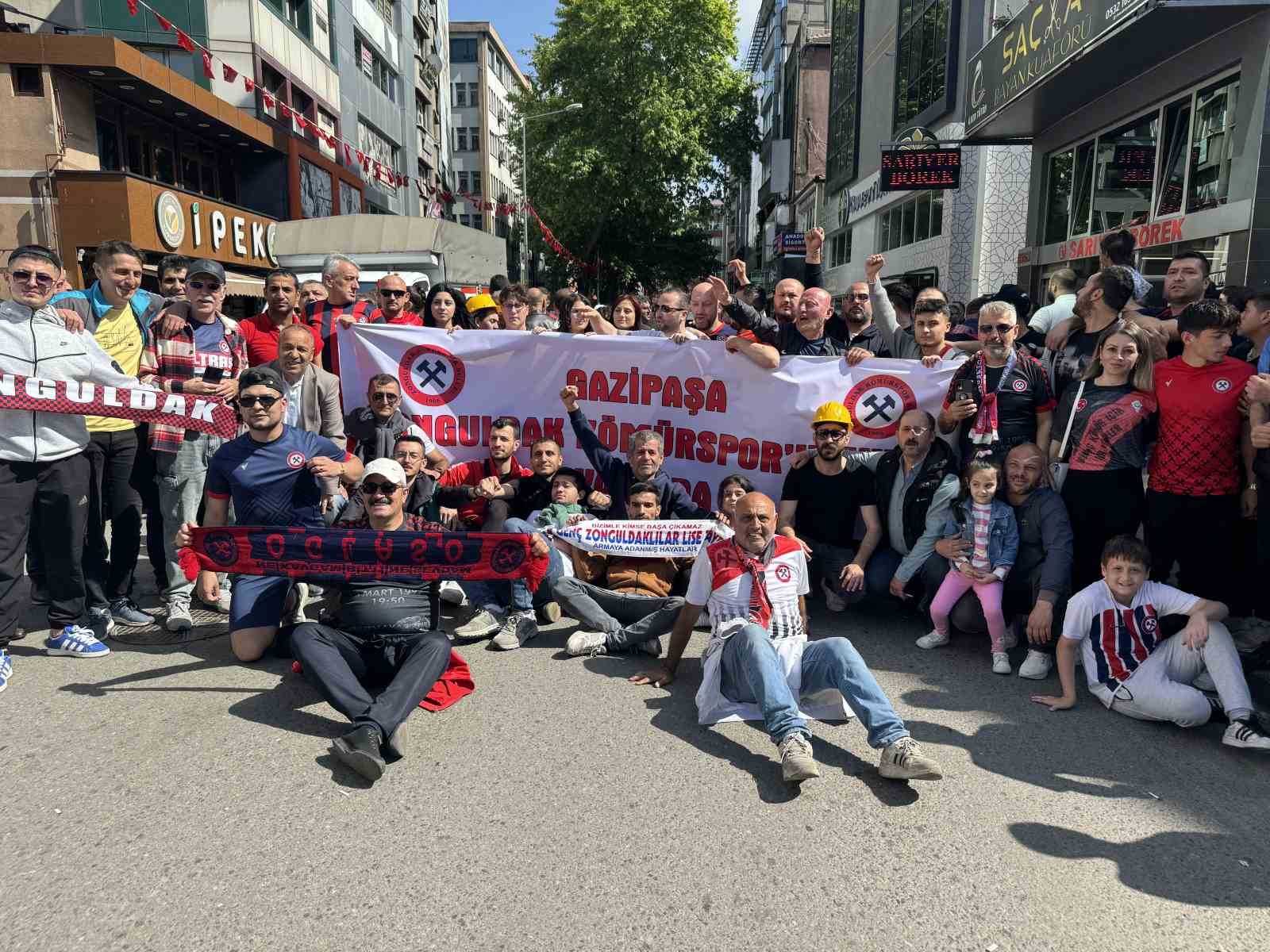 Zonguldak Kömürsporlu taraftarlar, takımları için sokağa döküldü