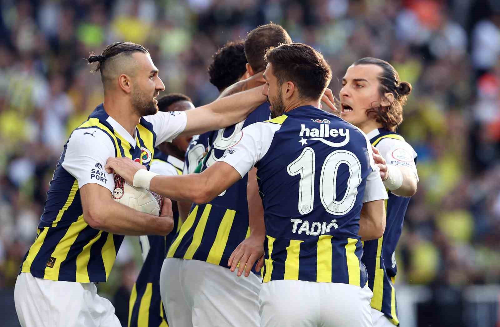 Fenerbahçe, sezonu İstanbulspor galibiyetiyle kapattı