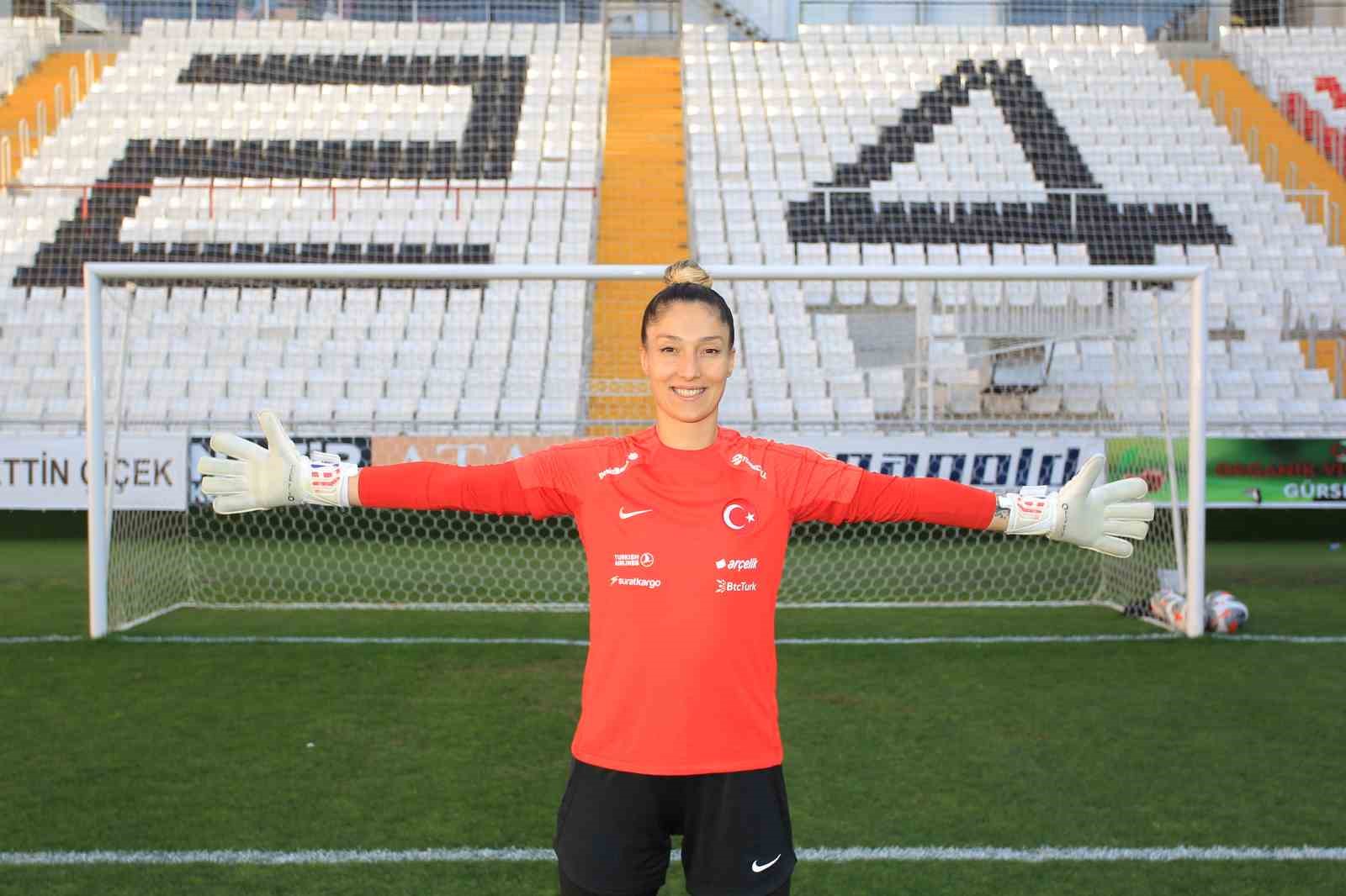 Milli takımın başarılı file bekçisi Şahin: 