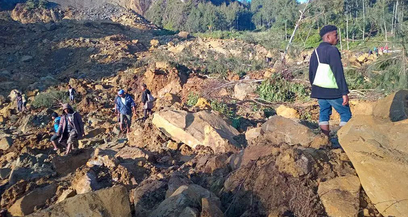 Papua Yeni Gine'deki heyelanda 2 bin kişi toprak altında kaldı