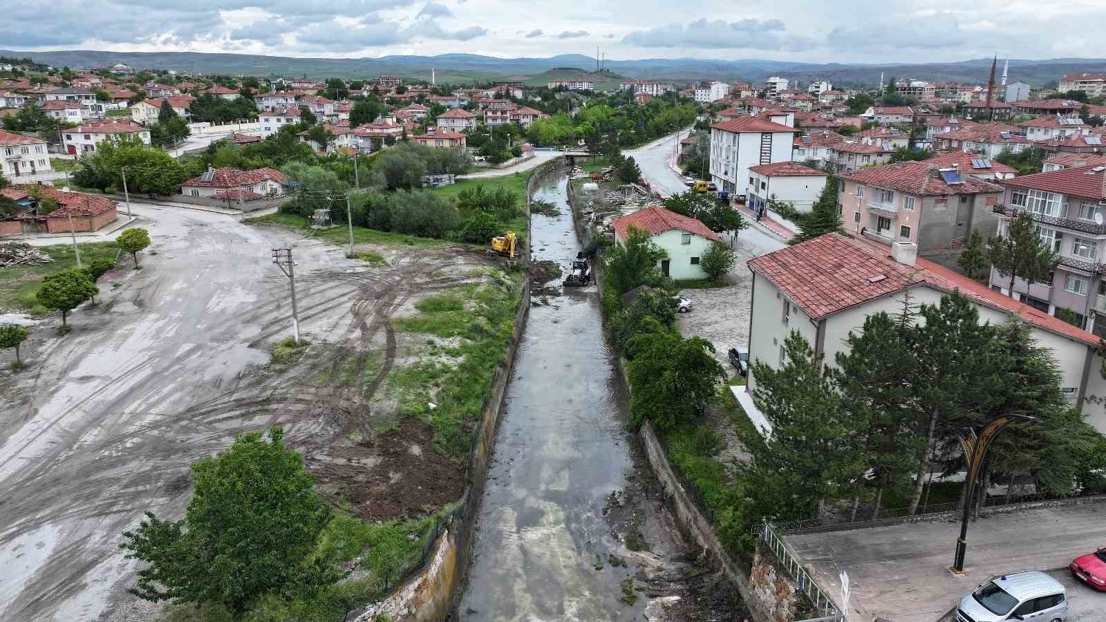 Alaca Deresi’nde temizlik çalışması yapıldı