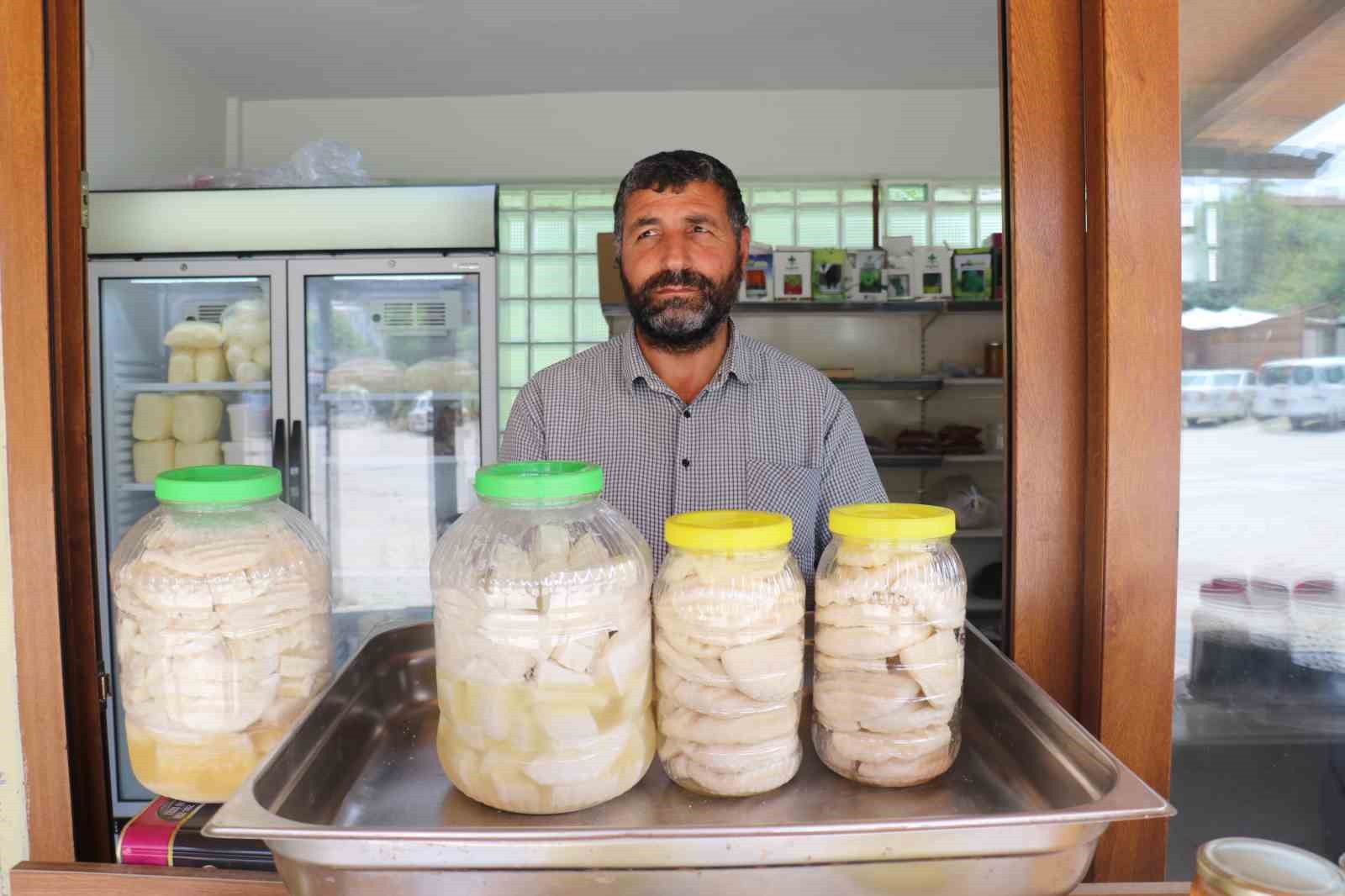 Yerli peynir tezgahlarda yerini aldı