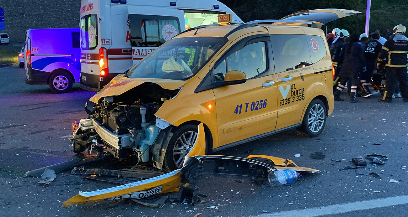 Otomobil ile taksi çarpıştı: 4 yaralı