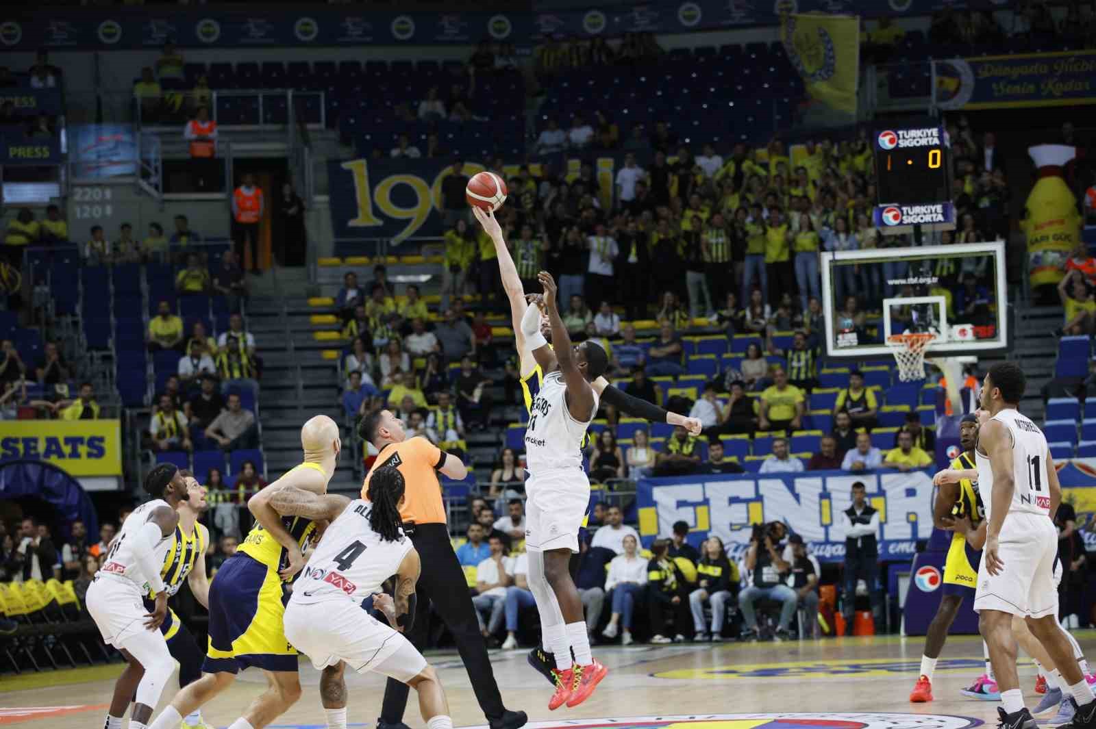 Fenerbahçe seride 1-0 öne geçti