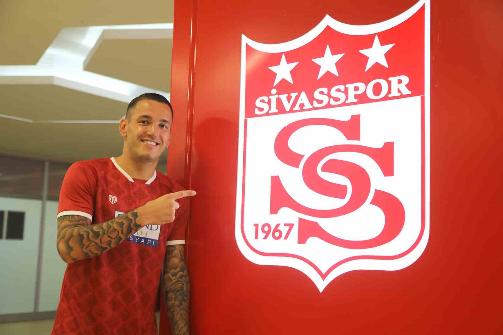 Sivasspor’un gol yükünü Rey Manaj sırtladı