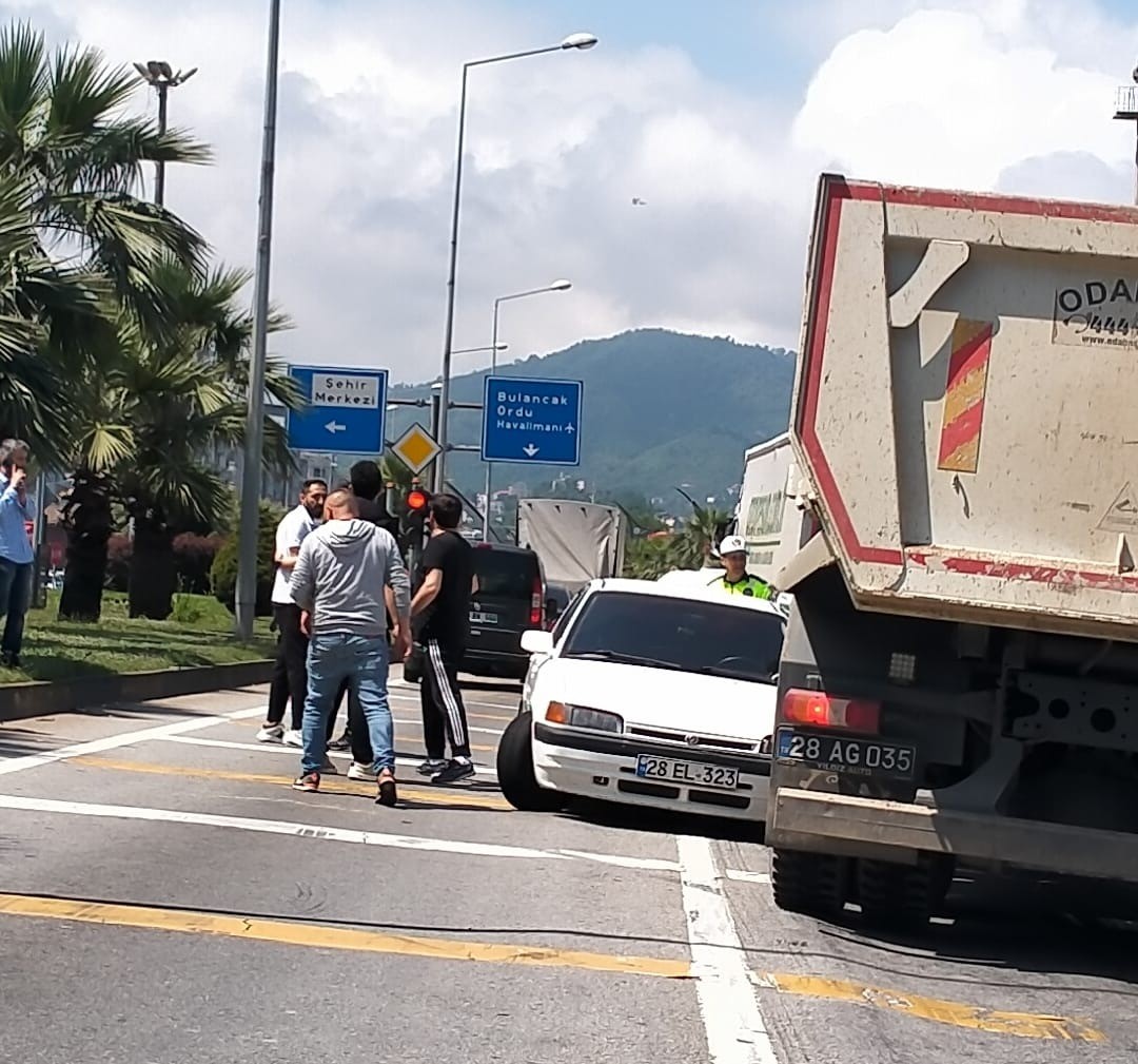 Karadeniz Sahil Yolu’nda kaza ucuz atlatıldı