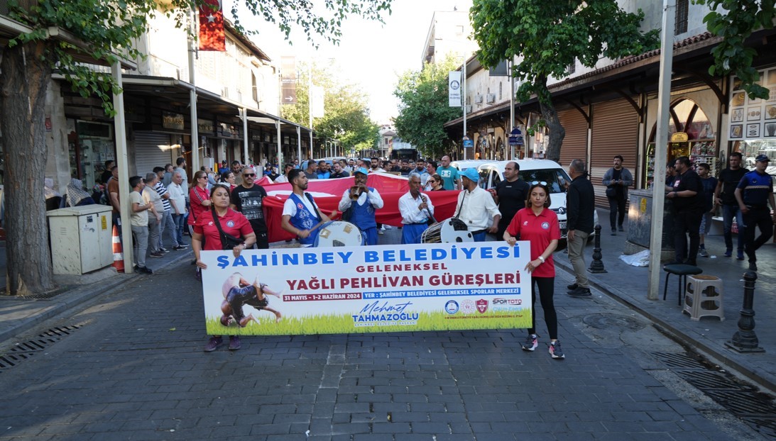 Türkiye Yağlı Güreş Ligi 2. Etabı Gaziantep’te kortejle başladı