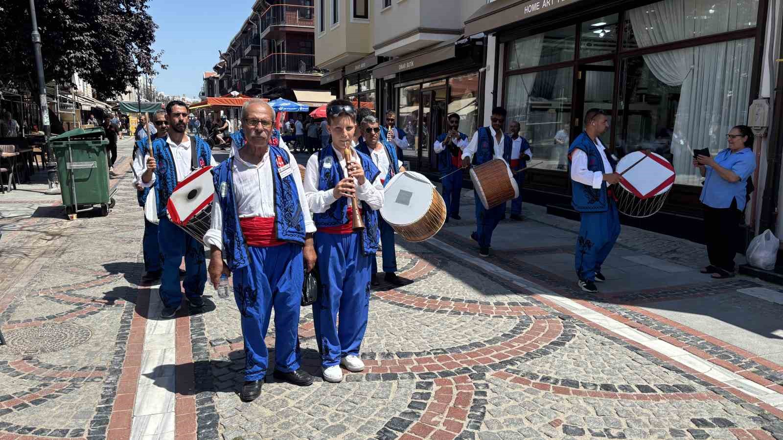 edirne-de-davul-zurna-ekibinden-esnafa-kirkpinar-daveti