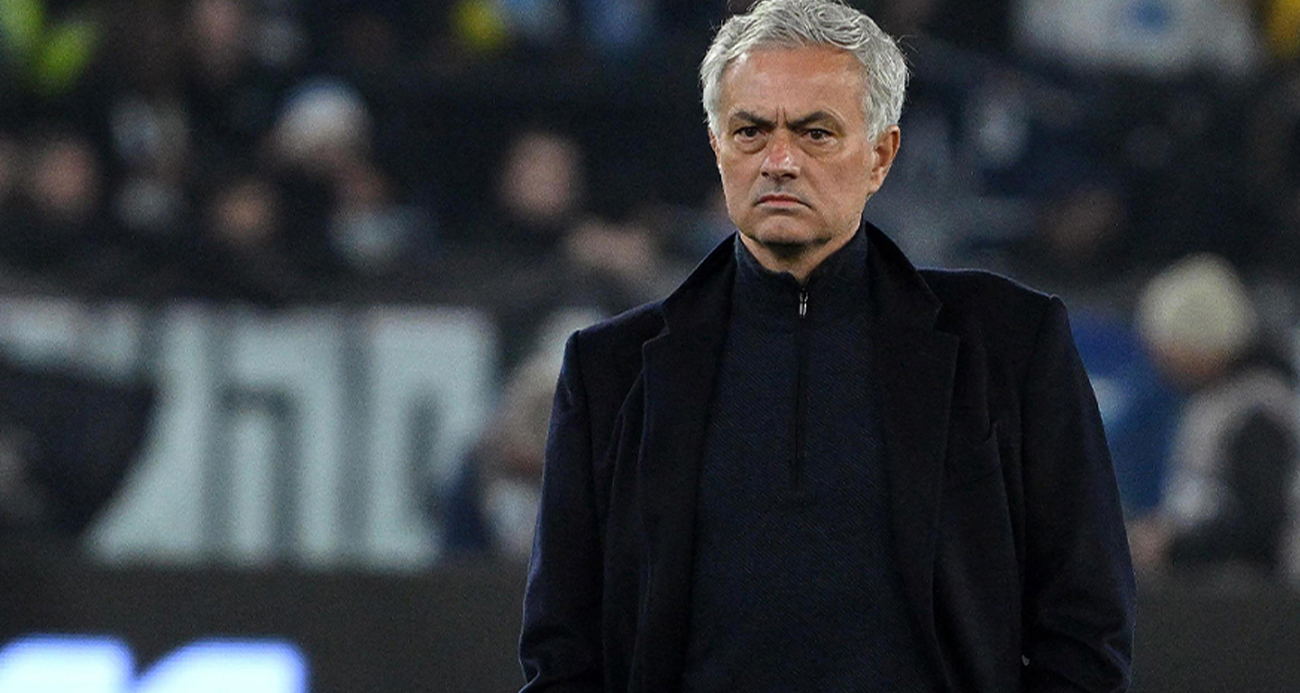 Fenerbahçe’nin anlaşmaya vardığı Teknik Direktör Jose Mourinho’yu taşıyan uçak İstanbul’a iniş yaptı.