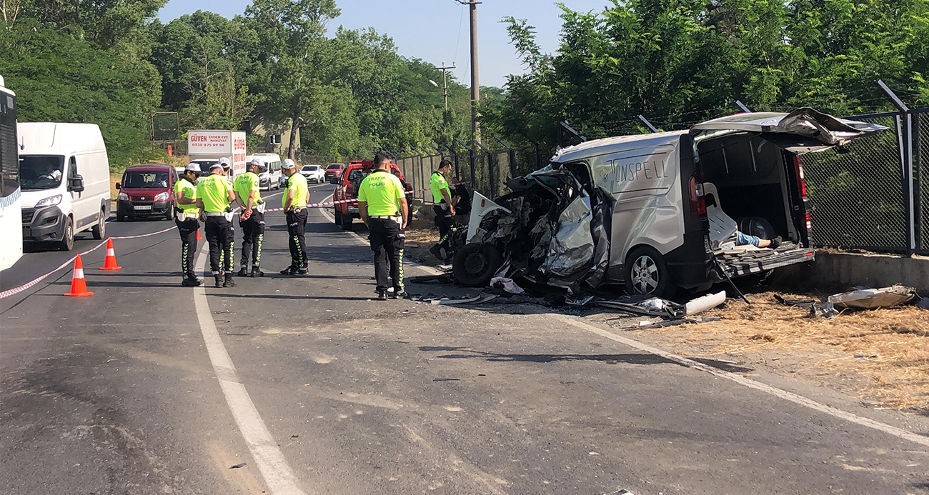 Tekirdağ’da işçi servisi ile panelvan çarpıştı: 2 ölü, 10 yaralı