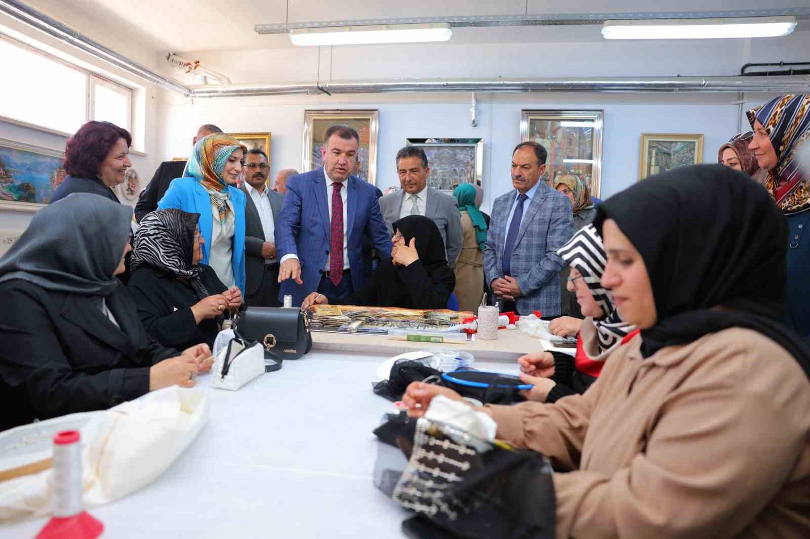 Bayburt’ta yılsonu sergisi açıldı