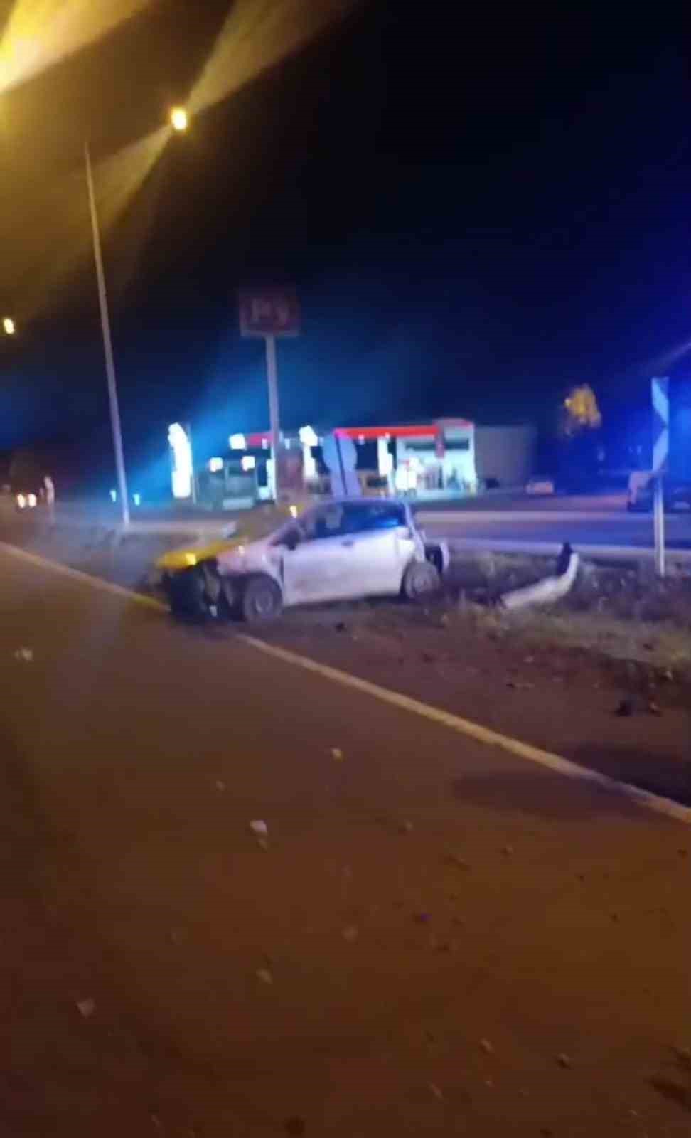 Ardahan’da önündeki araca çarpan otomobil böyle takla attı: 2 yaralı