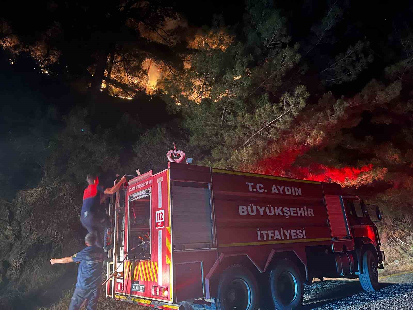 Kuyucak’ta alevler geceyi aydınlattı