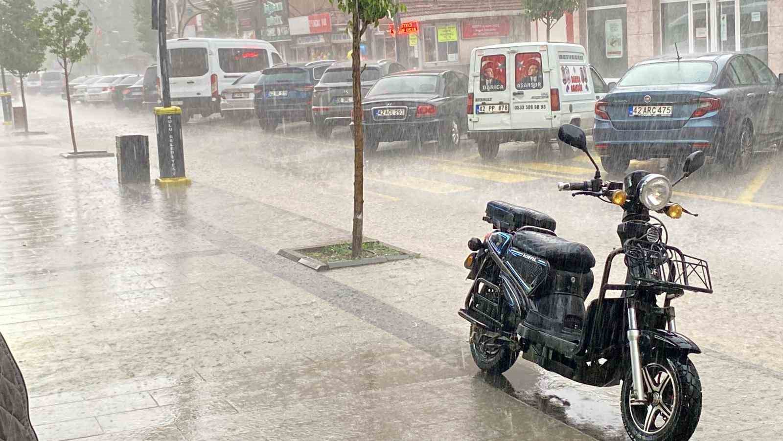 Kulu’da sağanak yağış ve dolu etkili oldu