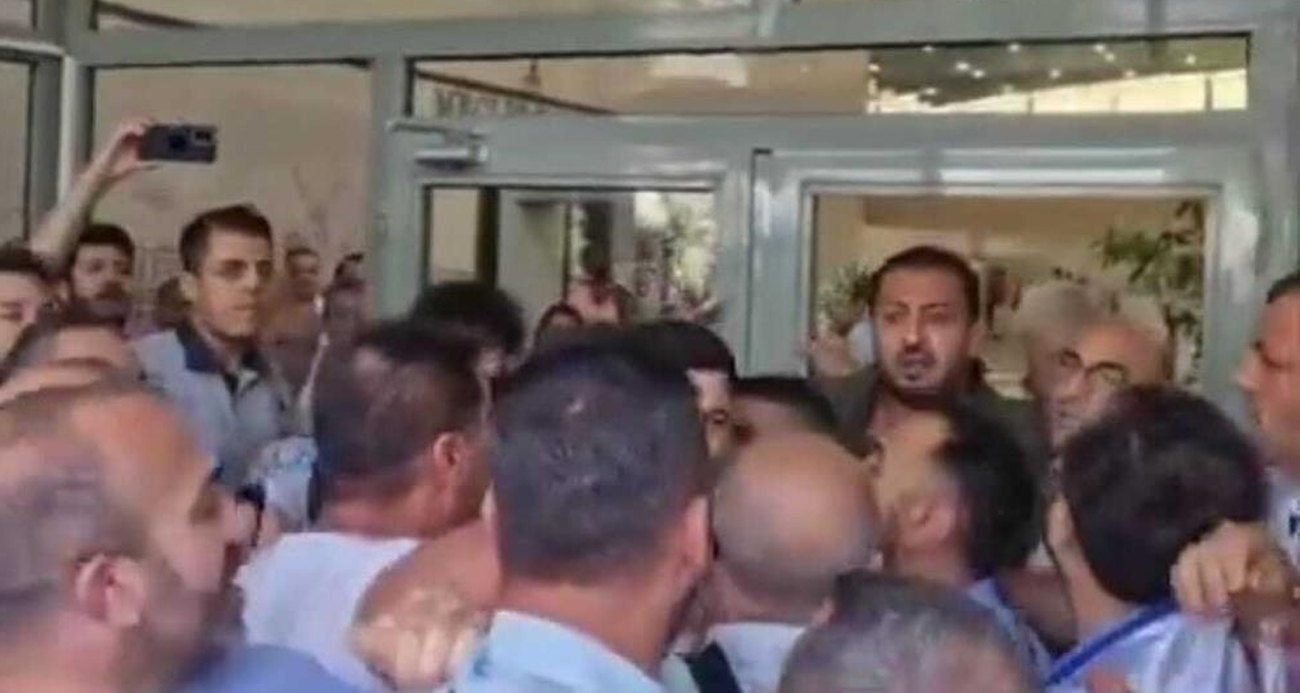 İzmir Büyükşehir Belediyesi memurlarının TİS eyleminde gerginlik