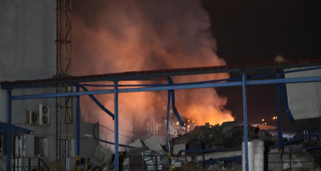 Sanayideki plastik fabrikasında yangın paniği