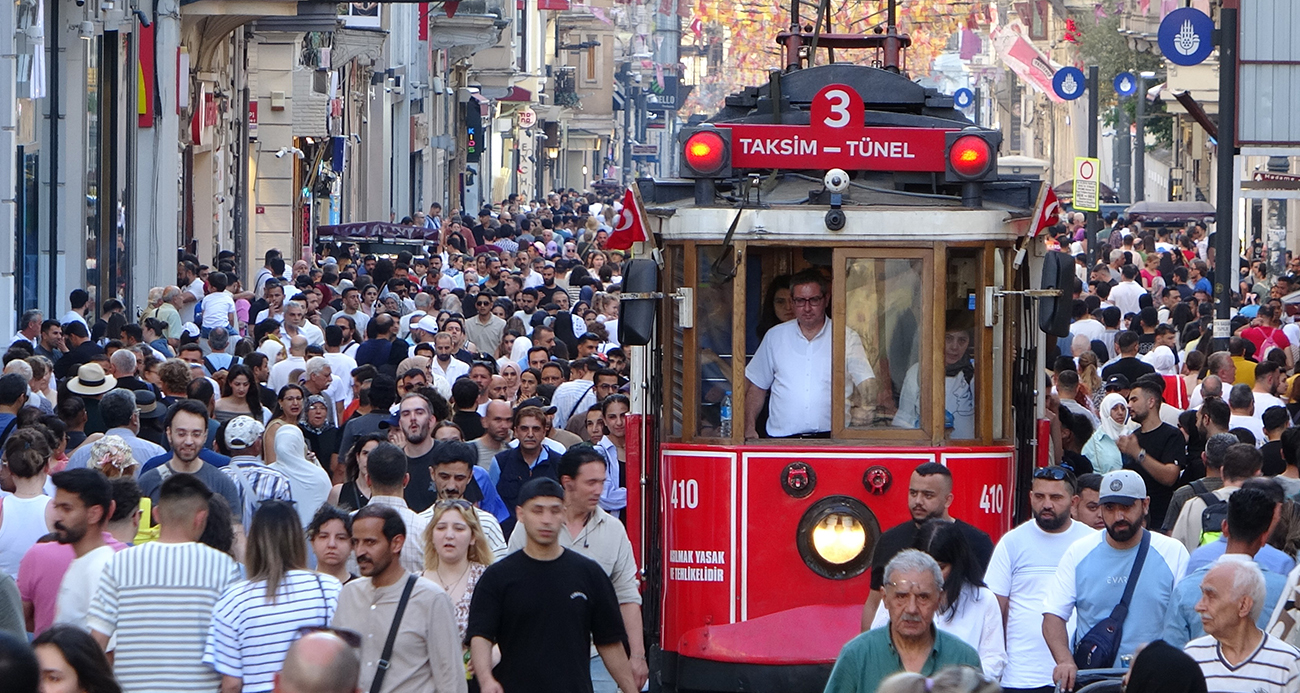 İstiklal Caddesi bayramda ziyaretçi akınına uğradı