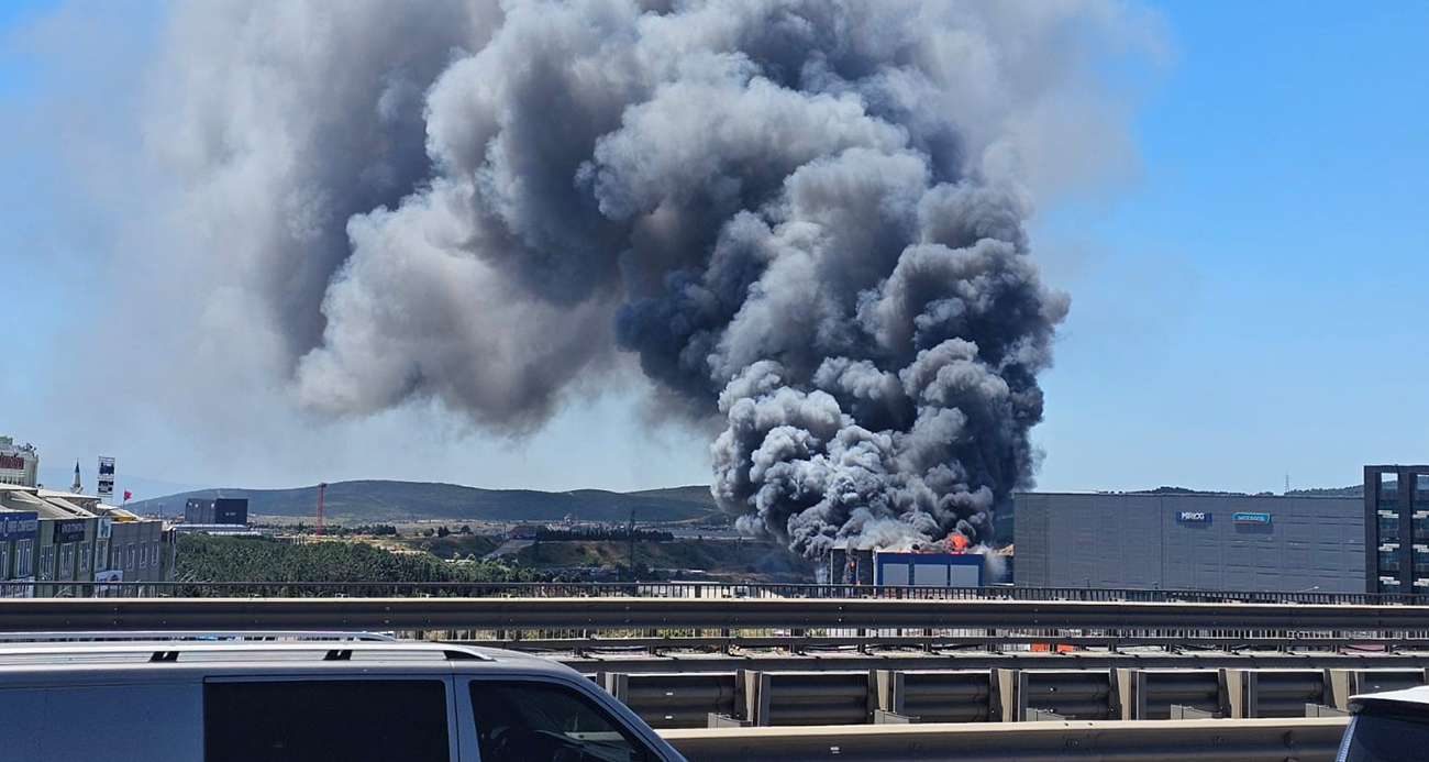 Kocaeli’de korkutan fabrika yangını