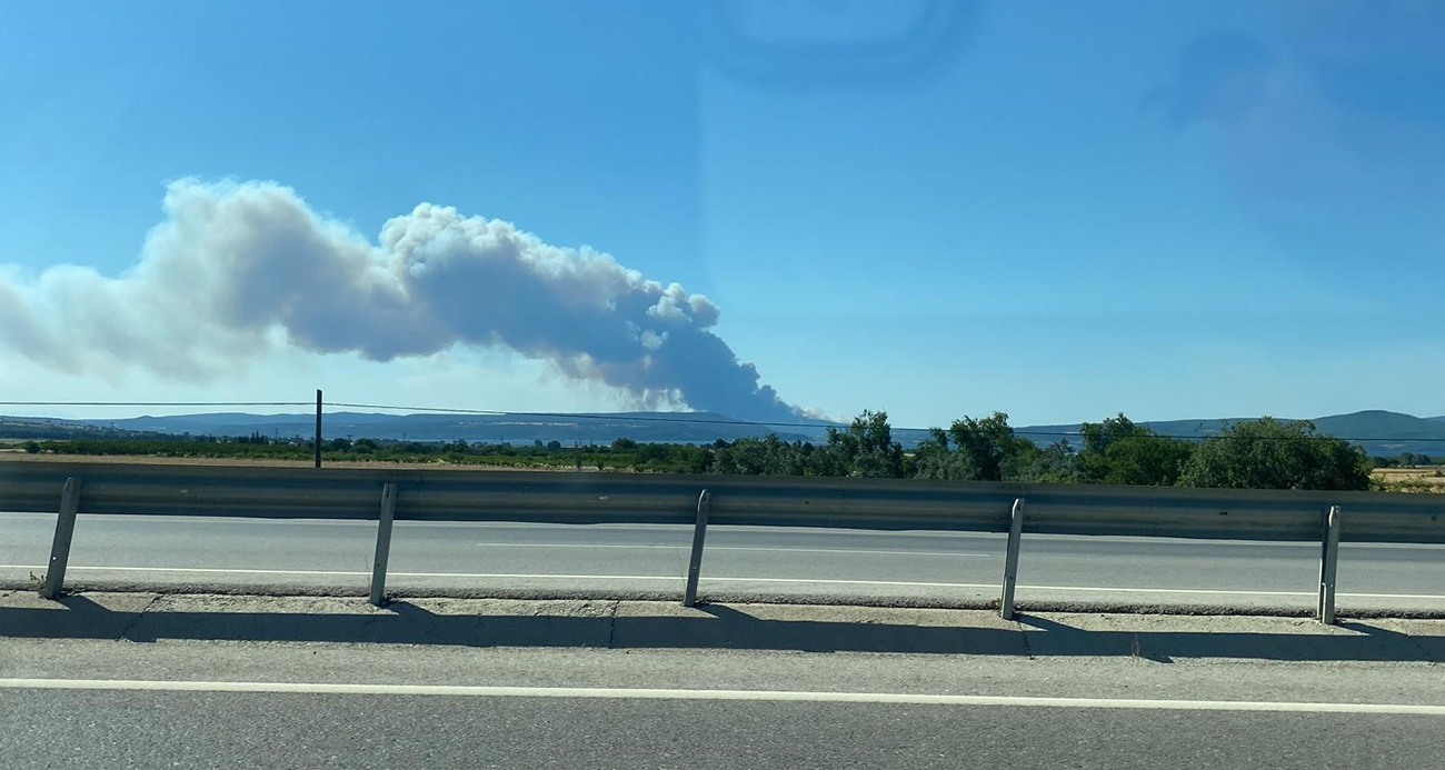 Çanakkale’de orman yangını, gemi trafiği askıya alındı