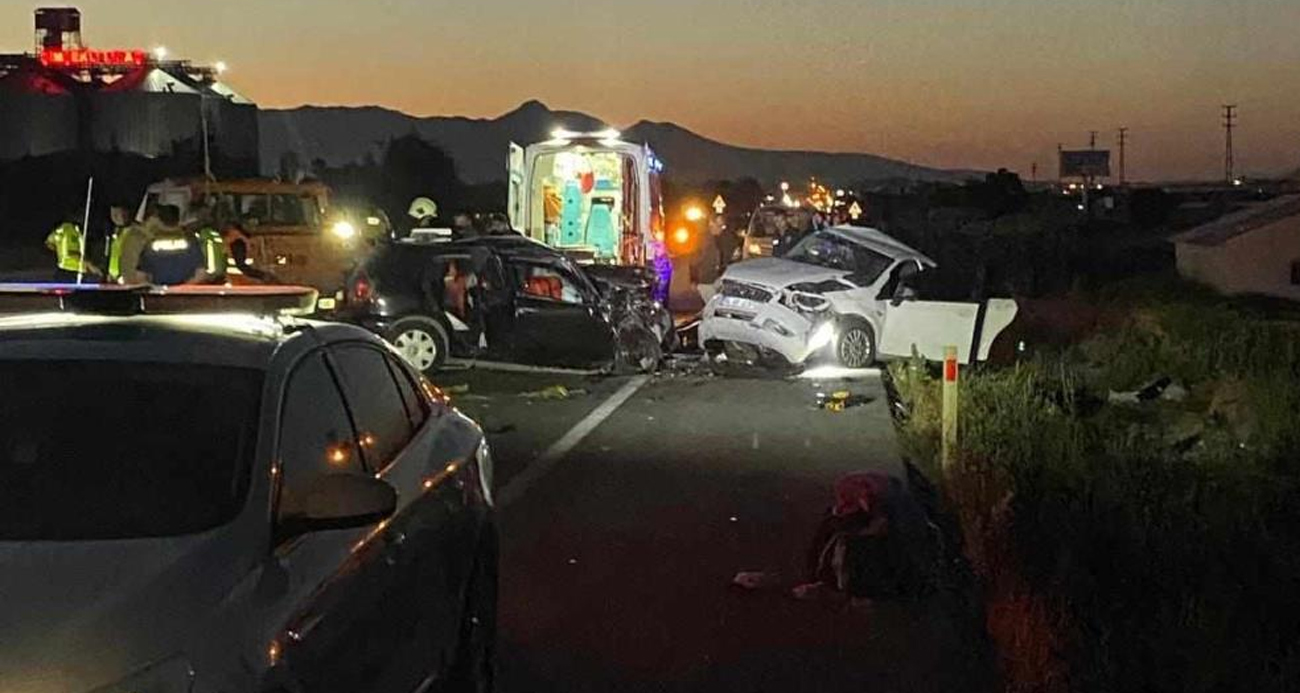 Konya’da 2 otomobil çarpıştı: 4 ölü, 2 çocuk yaralı