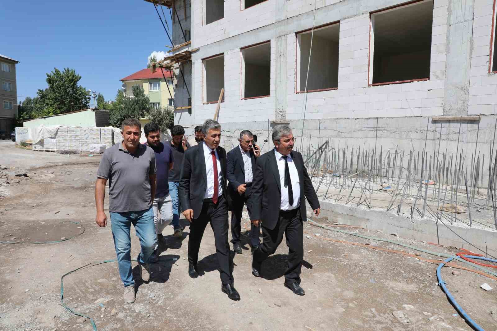 agri-milli-egitim-muduru-cakan-patnos-ta-okullardaki-hazirliklari-inceledi