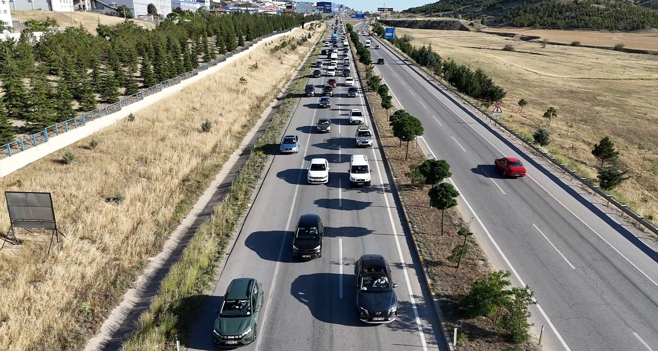 Tatilcilerin dönüş yoğunluğu başladı!