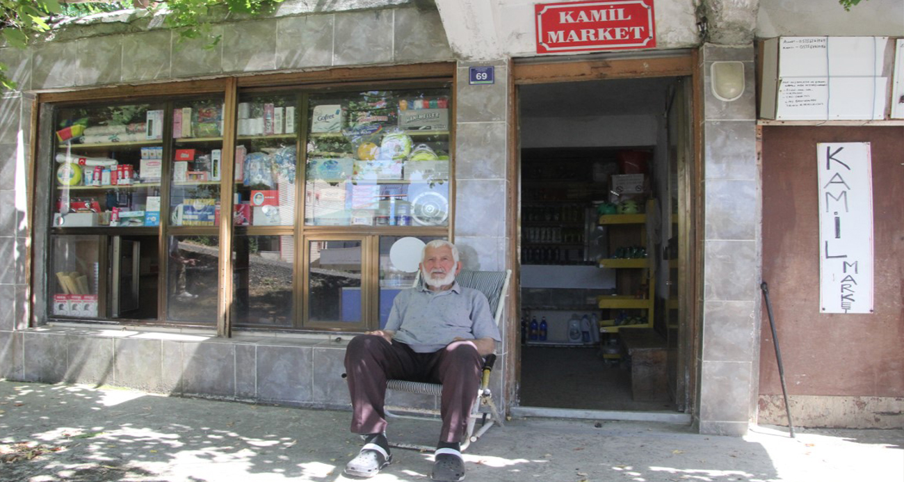 68 yıllık bakkalın 90 yaşındaki işletmecisi