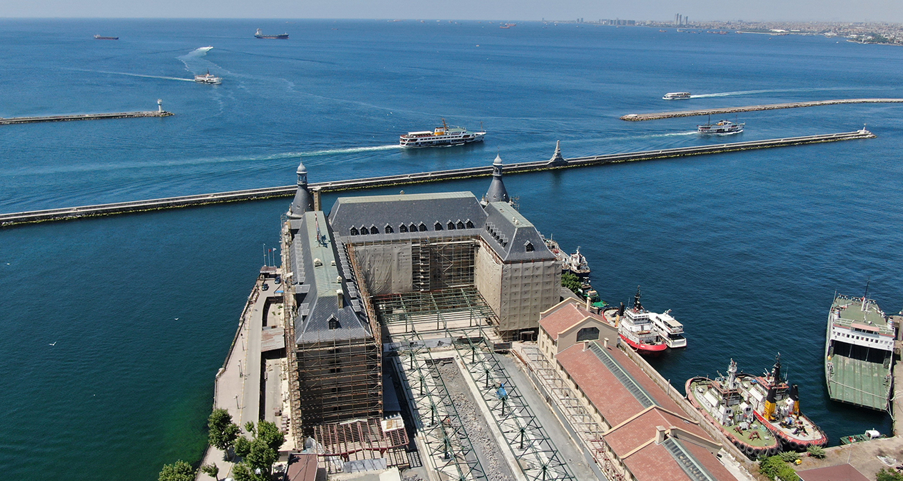 Haydarpaşa Garı’nı saran örtü kaldırıldı