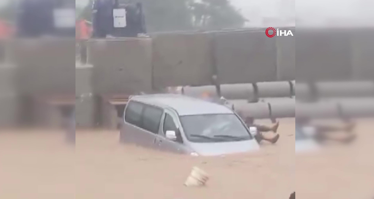 Evler ve yollar sular altında kaldı!