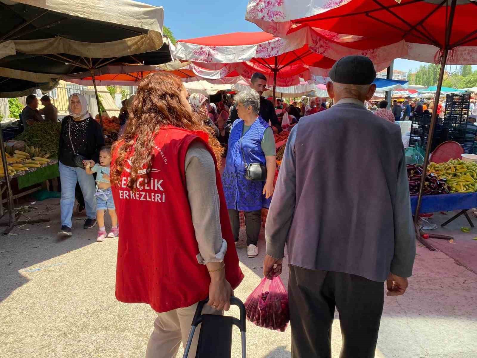 Gönüllü gençlerin ’İyilik Ağacı’ projesi ile yaşlılara destek olunuyor