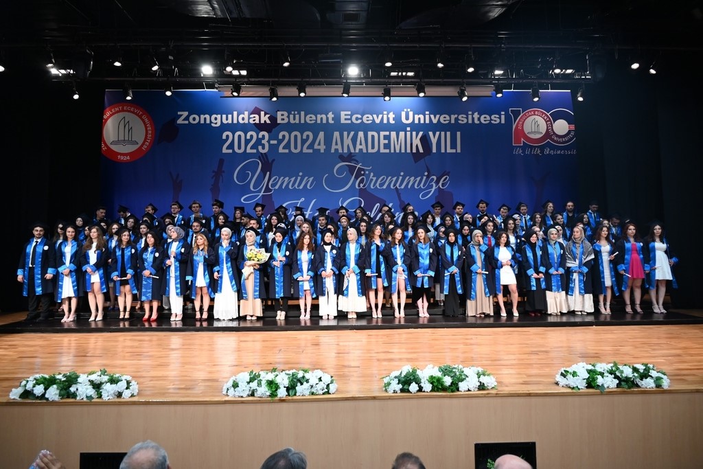 Diş Hekimliği Fakültesi mezunları için yemin töreni düzenlendi