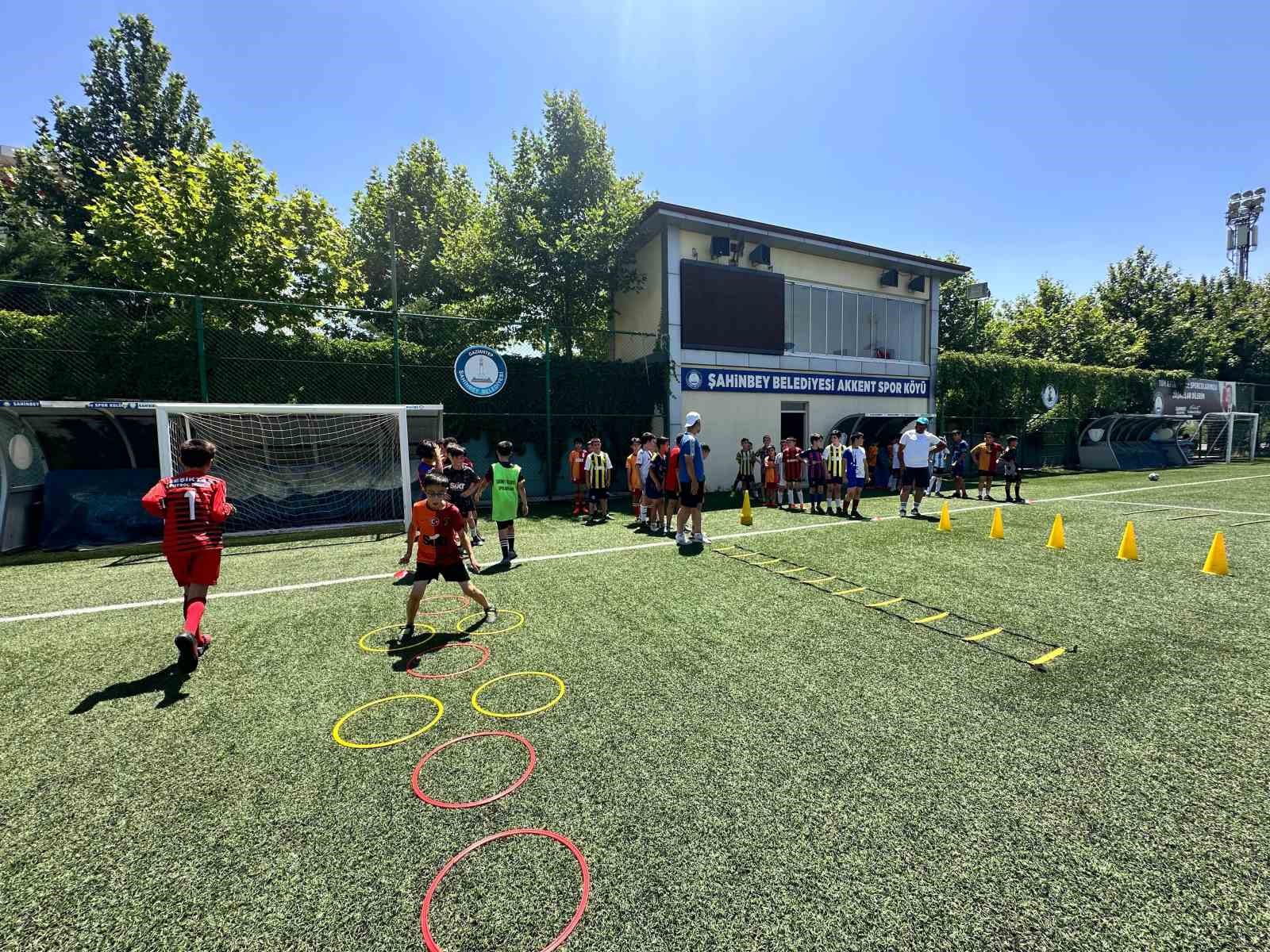 Şahinbey Belediyesi yaz spor okulları başladı