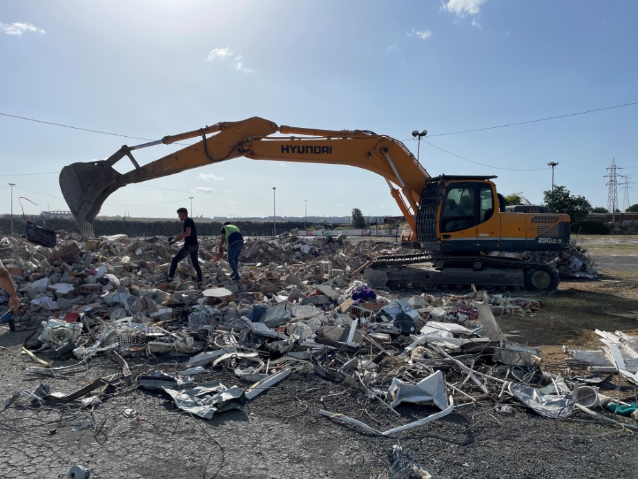 Bahçelievler’de yıkılan binadaki ziynet eşyaları aranıyor